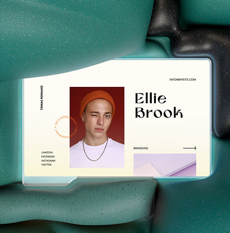 Homepage van een portfoliowebsite met een portretfoto van de artiest.